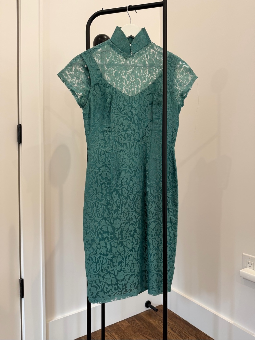 Green Lace Sheath Dress with Mandarin Collar